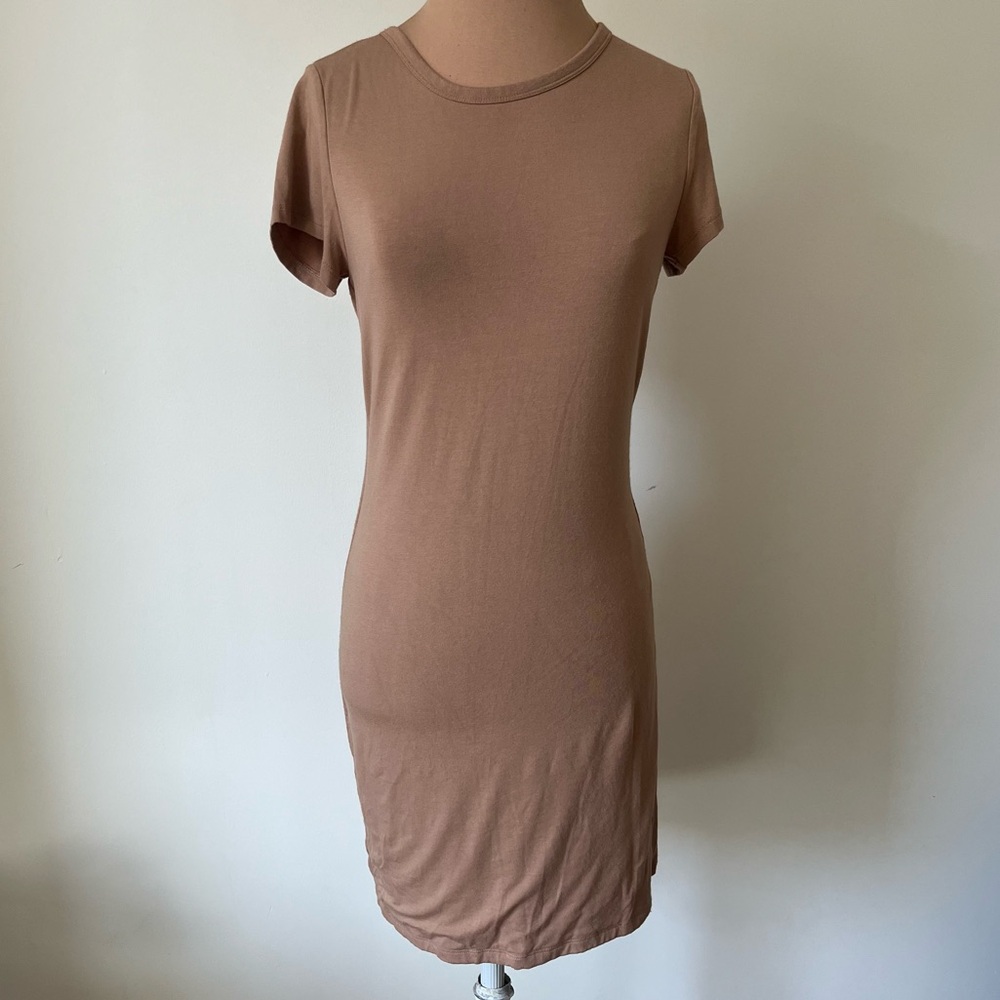Aritzia Wilfred Free Tiny Gold Camel Tan Stretch Knee Length T-Shirt Dress EUC M